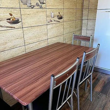 Casa Simon * Douăzeci şi Trei August