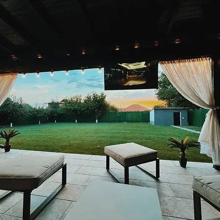 Pensionat Casa Simon Douăzeci şi Trei August