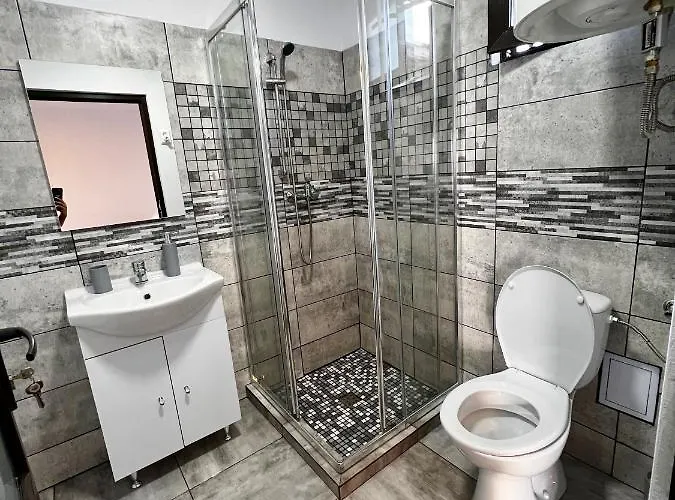 Casa Simon * Douăzeci şi Trei August