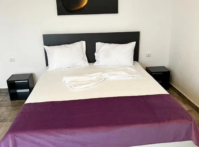 Casa Simon * Douăzeci şi Trei August